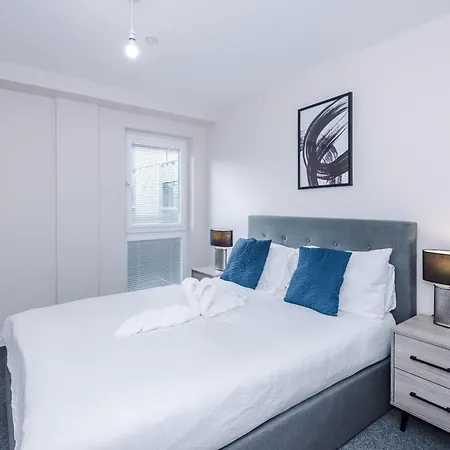 Spacious 2bdr With Modern Comfort Sleeps 4