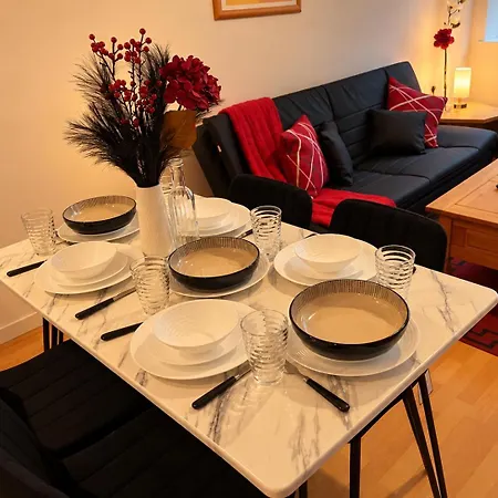 7 Night Deal, Luxury 2br Apartment, Deansgate, Oxford Road Station, Centre, Business Stays, Fast Wifi, 65