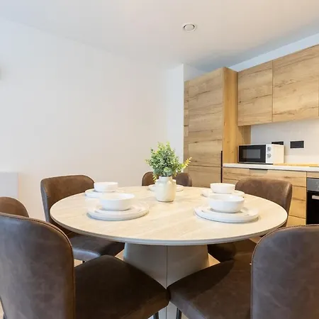 Stylish 3br Near Old Trafford *