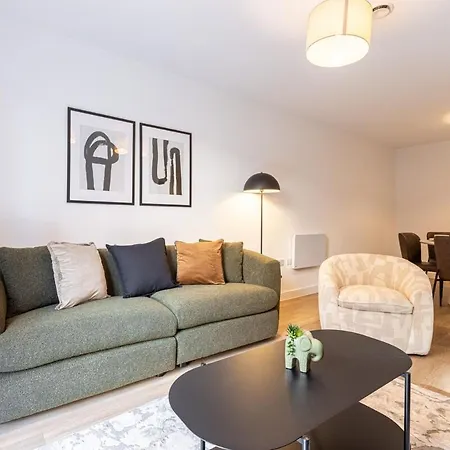 Spacious Berkeley Square - 3br & 2ba Apartamento