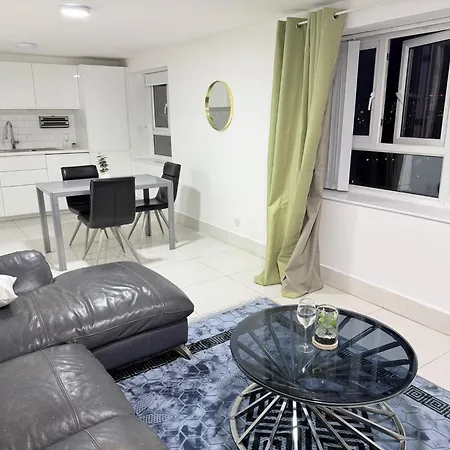 M C R Skyline View 2-br W Free Parking Apartamento *