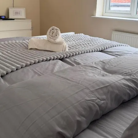 North 2-bed Sleeps 4 With Parking Apartamento Mánchester