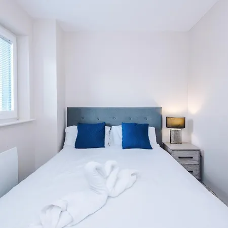 Apartment Spacious 2bdr With Modern Comfort Sleeps 4