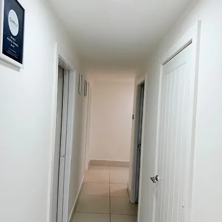 Apartamento M C R Skyline View 2-br W Free Parking Mánchester