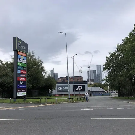 Premium 2br Retreat Sleeps 4 Near Mediacity Long *
