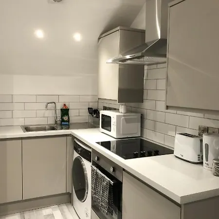 1 Bedroom Hosted By Eason With Free Parking And Access *
