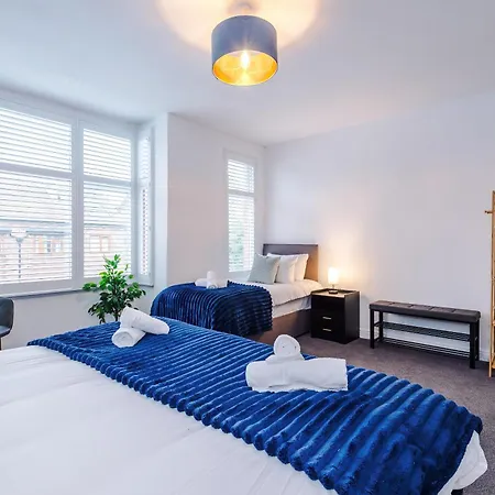 Spacious 5Br Comfortable In Manchester, Sleeps 12 *