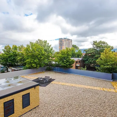 Bright 2bdr Flat In Apartment *