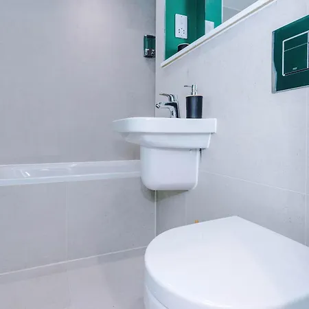 Cosy - Fast Wi-fi & Access Apartment