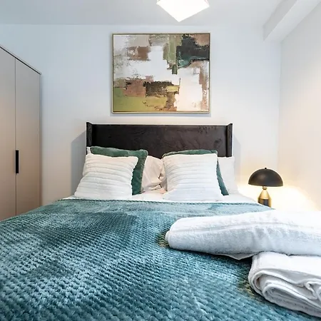 Modern 3br Retreat In Manchester, Sleeps 6
