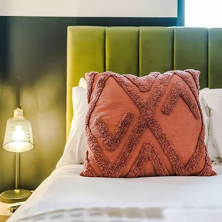 Modern - Fast Wi-fi & Access * Manchester