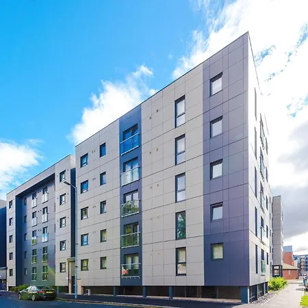 Spacious 2bdr With Modern Comfort Sleeps 4 Apartment Manchester