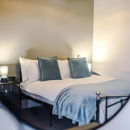 Spacious 5Br Comfortable In Manchester, Sleeps 12 Manchester