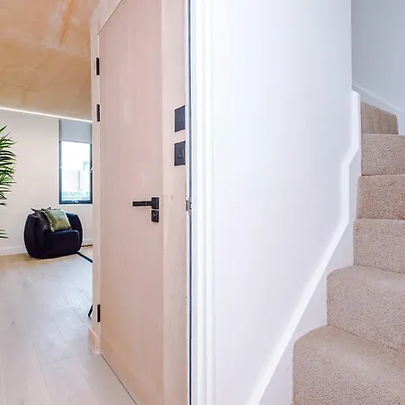 Apartment Stylish - Fast Wi-fi & Access *
