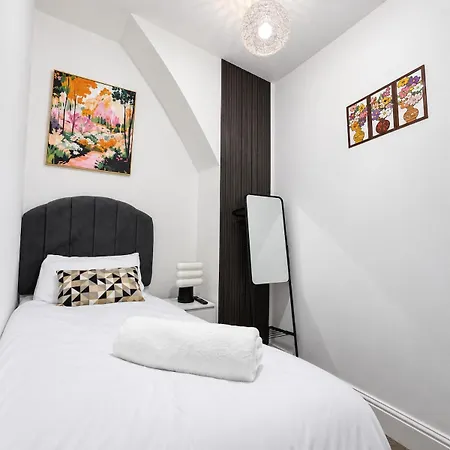 Spacious 4 Bedroom House Close To Centre Apartamento *