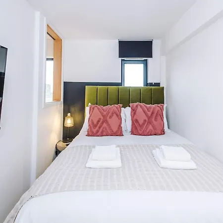 Modern - Fast Wi-fi & Access * Manchester