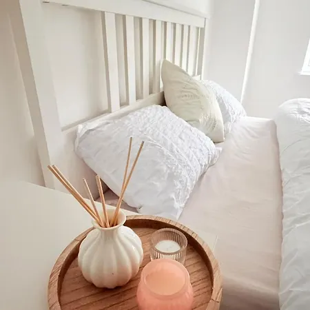 Apartamento M C R Skyline View 2-br W Free Parking Mánchester