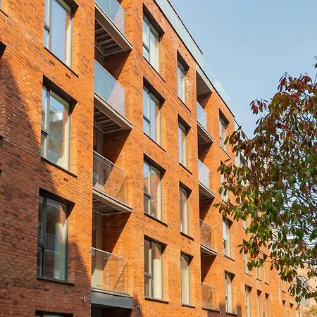 2-bed Flat With Free Parking And Private Balcony Apartment