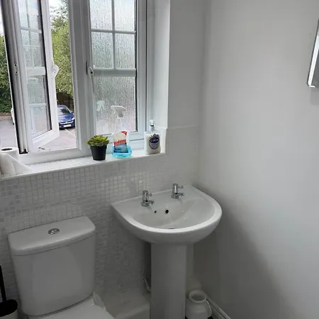 Modern Entire With Free Parking Near Centre Apartamento *