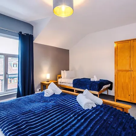 Spacious 5Br Comfortable In Manchester, Sleeps 12 Manchester