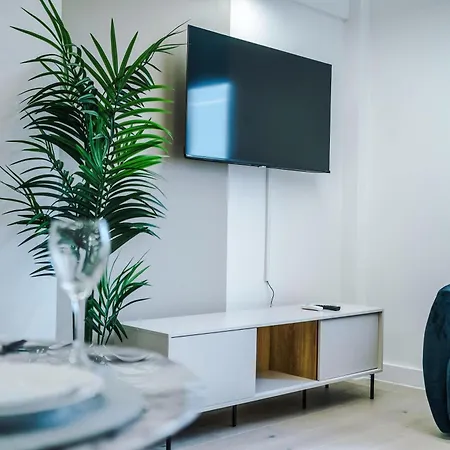 Stylish - Fast Wi-fi & Access Apartment *