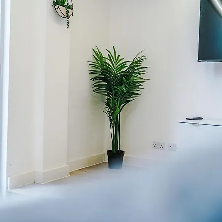 Old Trafford Duplex Apt, Centre *