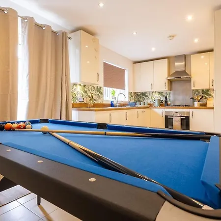 E-solace- Etihad-coop Live-free Parking-pool Table Mánchester