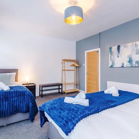 Spacious 5Br Comfortable In Manchester, Sleeps 12 Apartment Manchester