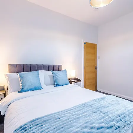 Apartment Spacious 5Br Comfortable In Manchester, Sleeps 12 Manchester