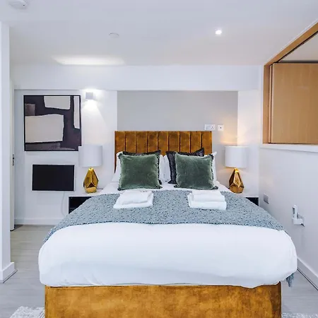 Stylish - Fast Wi-fi & Access Apartment