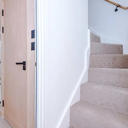 Stylish - Fast Wi-fi & Access Apartment *