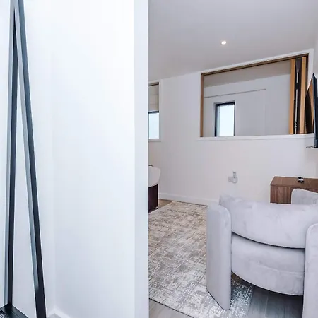 Cosy - Fast Wi-fi & Access *