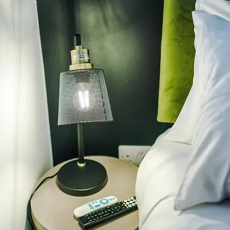 Modern - Fast Wi-fi & Access