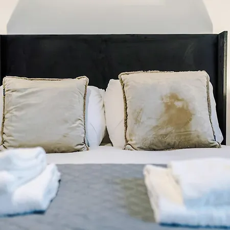 Stylish 2br With Secure Parking