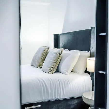 Stylish 2br With Secure Parking Mánchester