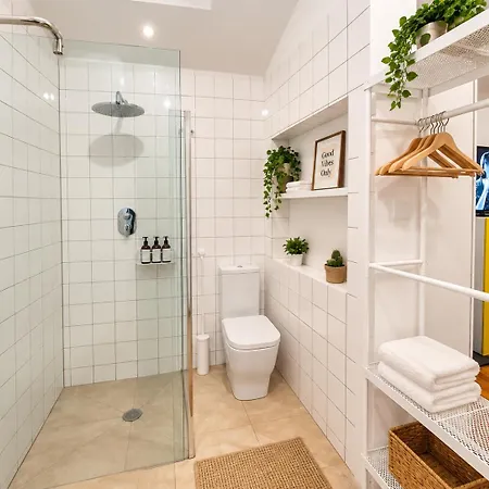 Large Family & Group - Sleeps 8 - 2 Bathrooms Apartamento Mánchester
