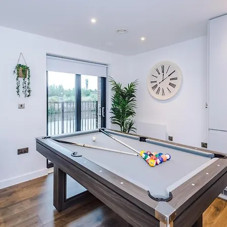Apartamento Riverside Gem, Private Balcony & Pool Table *