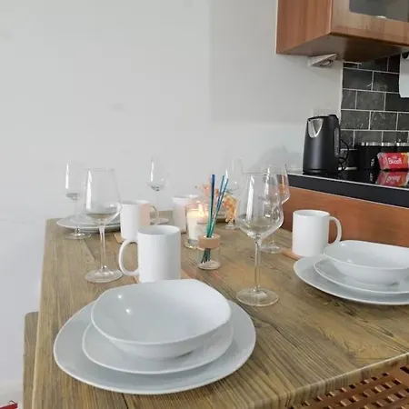 Apartamento Spacious Flat With Free Parking And Self Check In *