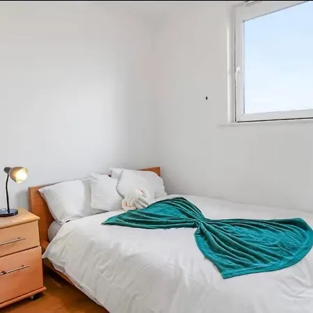 Apartamento Spacious Flat With Free Parking And Self Check In *