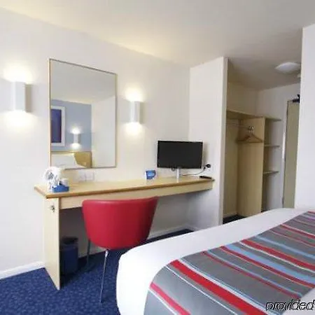 Travelodge Arena 3*