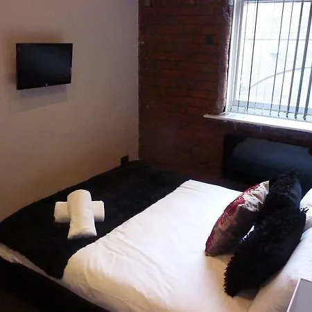 Ashton House Hostel *