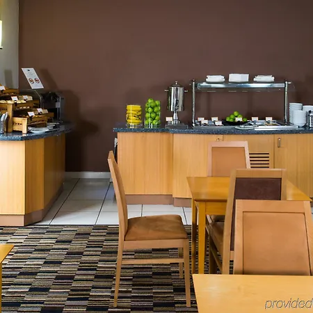 Express East By Ihg Отель Манчестер