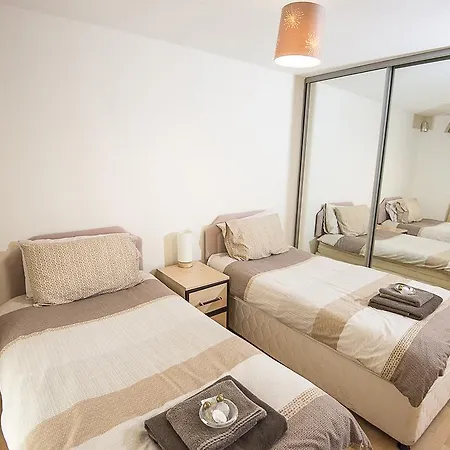 Apartment Park Hall