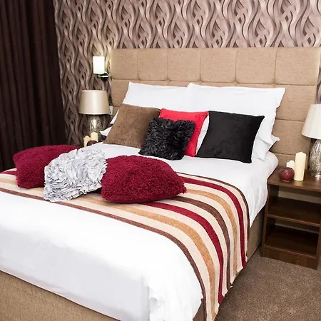 Trivelles Mayfair Стокпорт