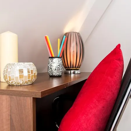 Отель Trivelles Mayfair