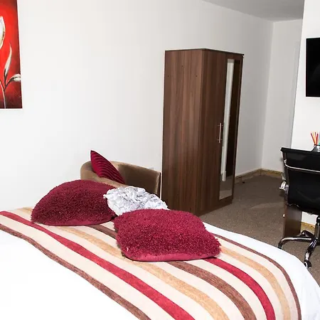 Отель Trivelles Mayfair 3*