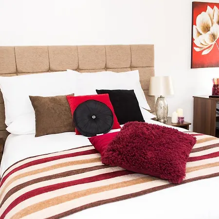 Отель Trivelles Mayfair Стокпорт