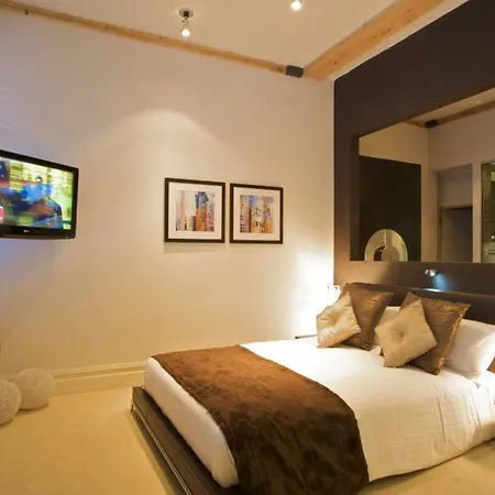 Apartmanhotel Roomzzz 4*