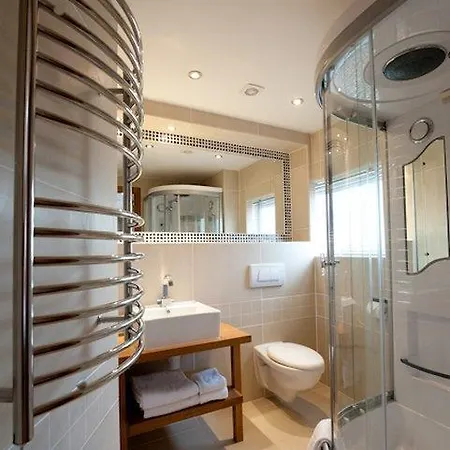 Cove Minshull Street Aparthotel 4*