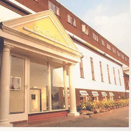 Monton House 2* Manchester